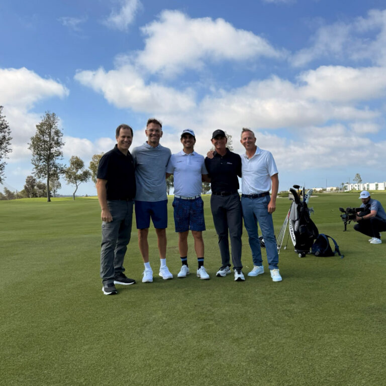 sergio manenti con matteo manassero e staff